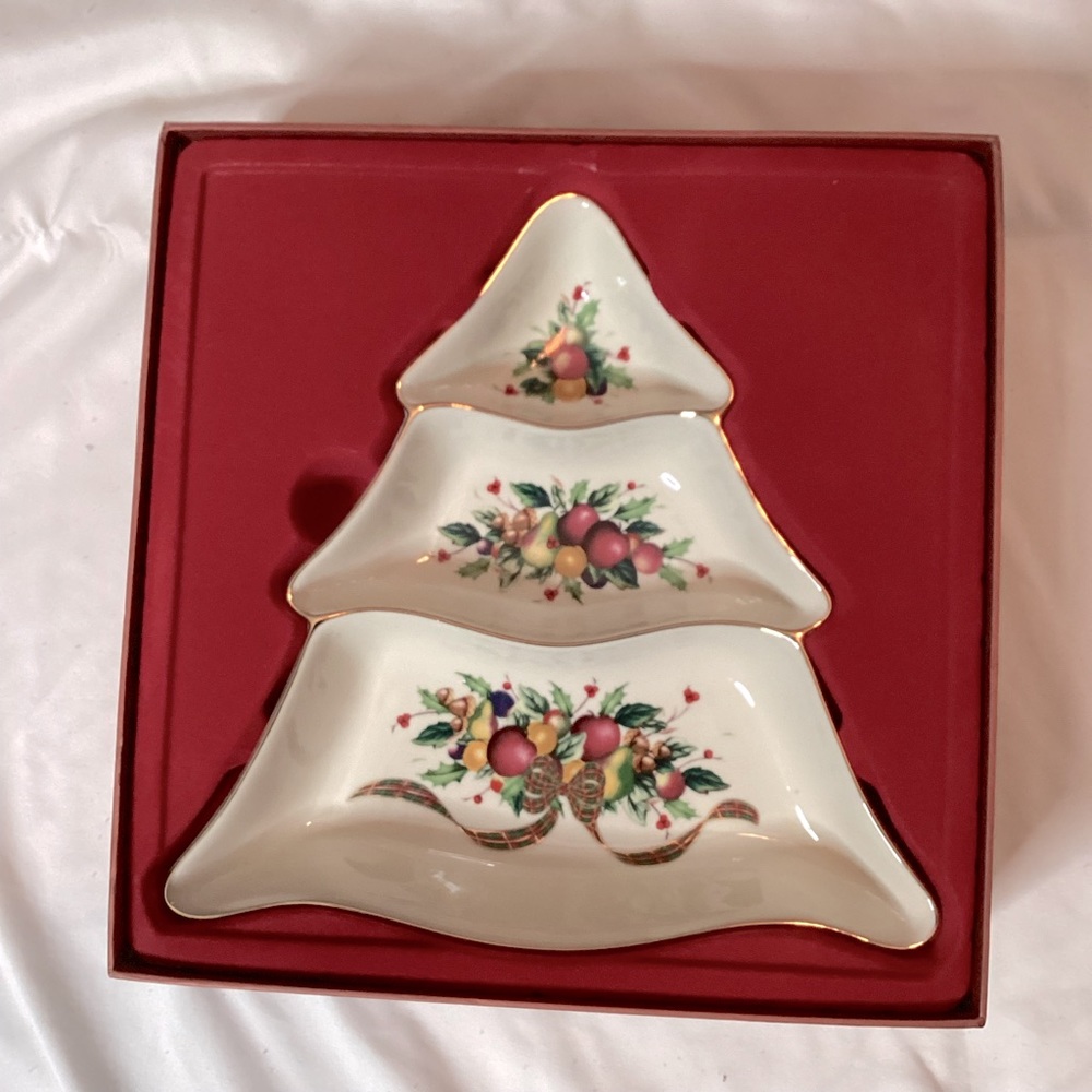 Holiday Tartan Tree DividerServer
